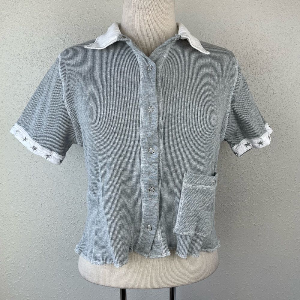 Lucky Charm Short Sleeve Snap Down Top  Size L and Matching NWT Pants Size M EUC